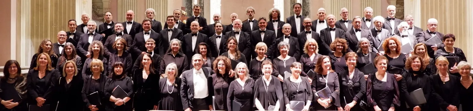 Il Coro Harmonia Vocalis durante una prova